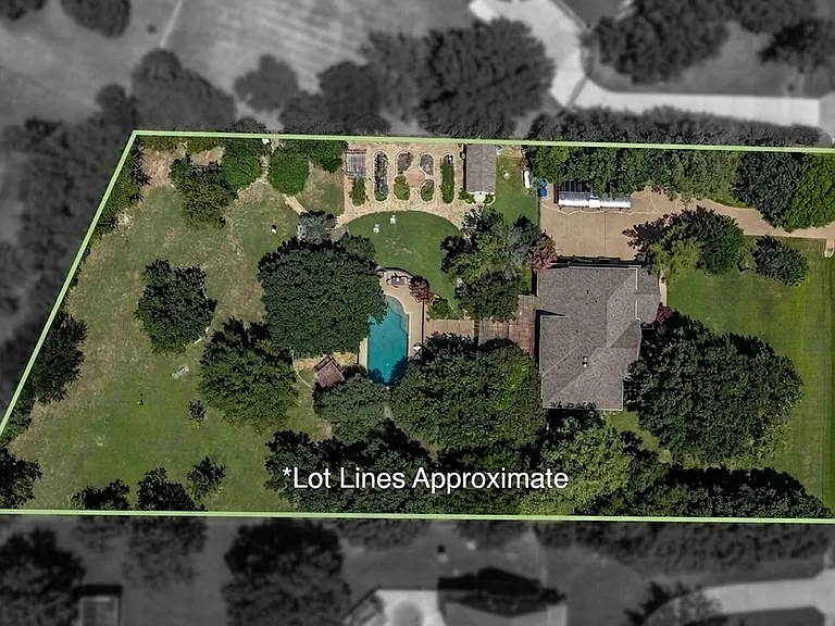 3933 Bordeaux Cir — Photo 34