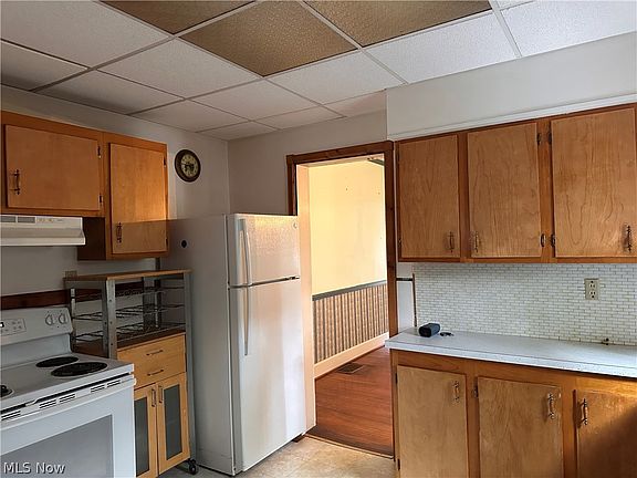 5th image of 3323 Lake Ave