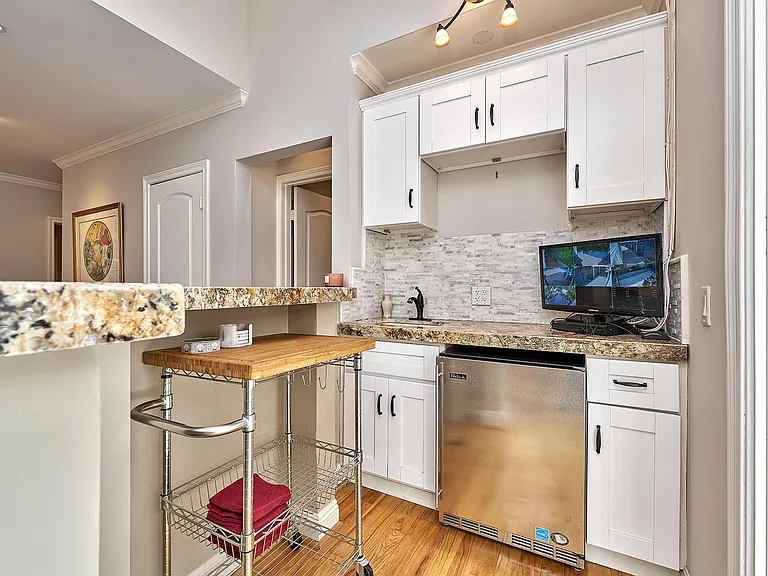 950 S Longwood Ave — Photo 14