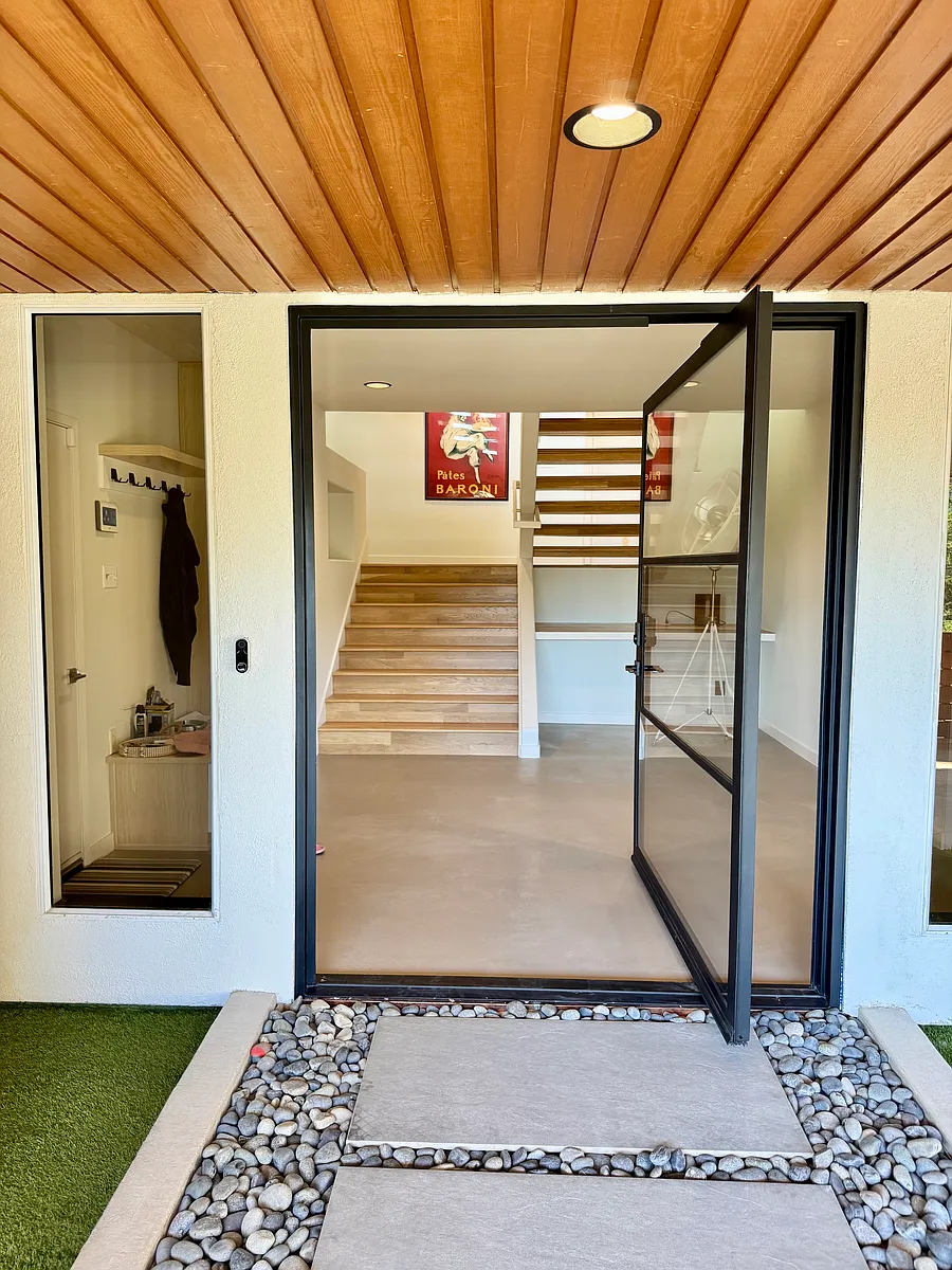 Entryway - 3385 Rio Rd
