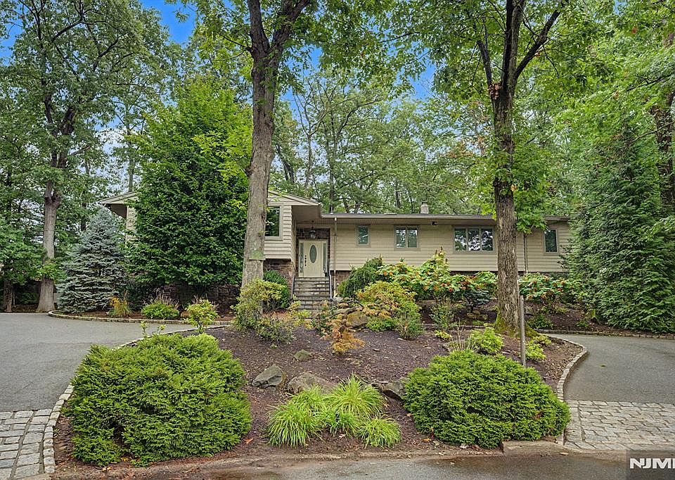 1st image of 45 Oxford Dr
