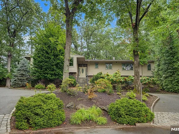 45 Oxford Dr, Tenafly, NJ 07670