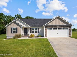 212 Classy Ct, Richlands, NC 28574