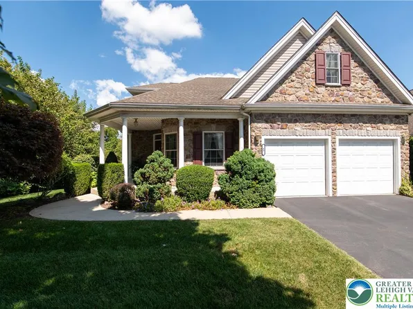 49 Inverness Ln, Easton, PA 18045