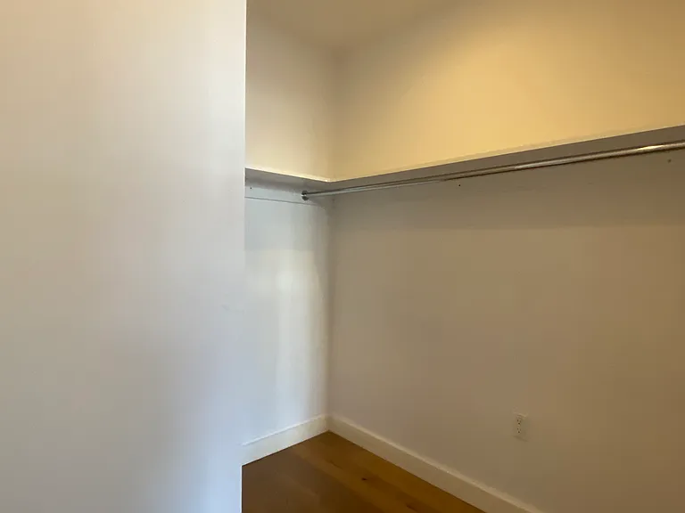 180 Nassau St #7M — Photo 7