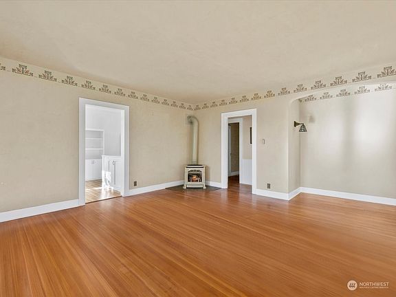 5th image of 114 Avenue E