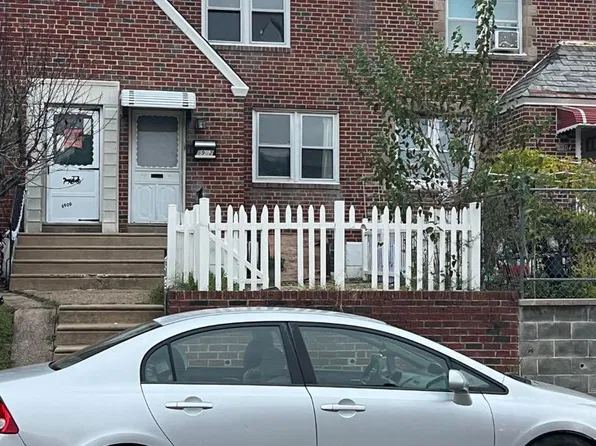 6902 Revere St, Philadelphia, PA 19149