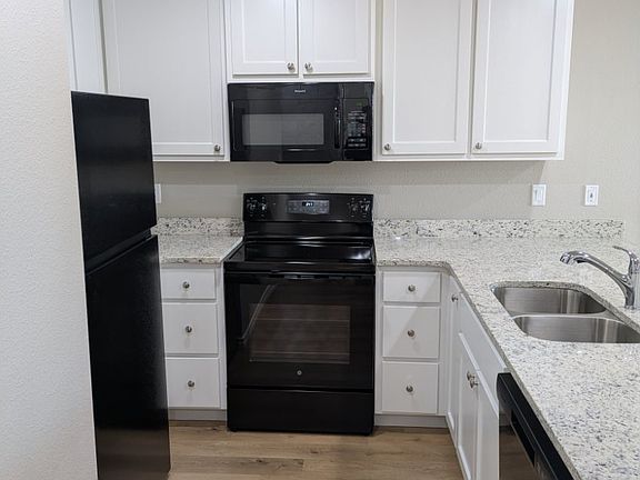 4th image of 3124 Westminster Dr #A