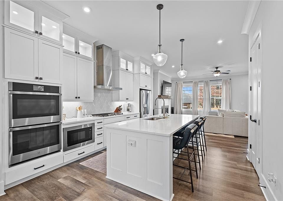 1st image of 730 Elmwood Way