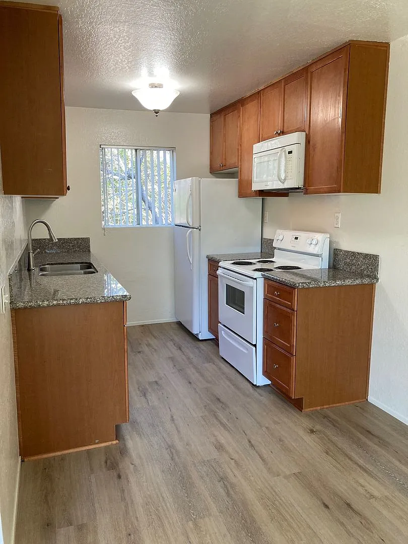 Thorne Terrace — Photo 1