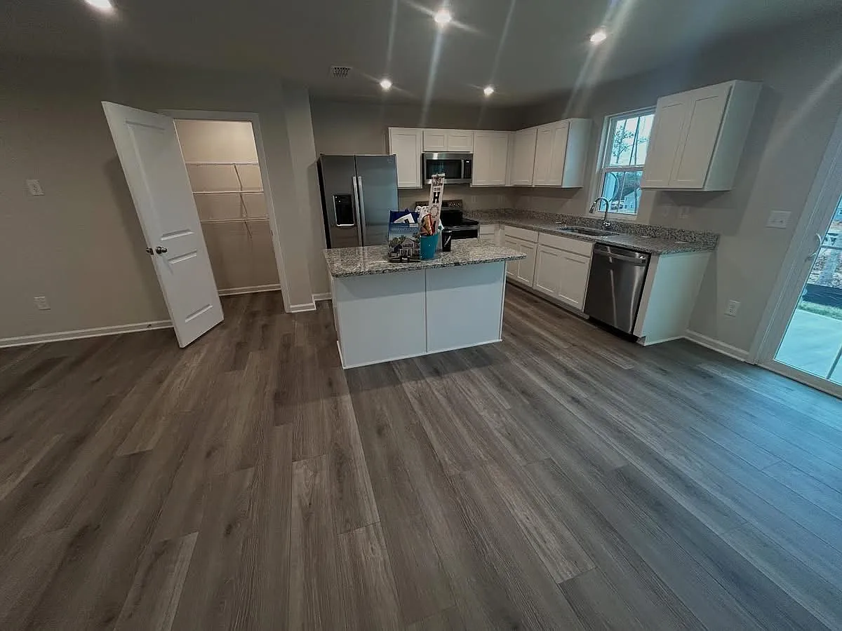 3 bed, 1442 sqft, $1,800 — Photo 2