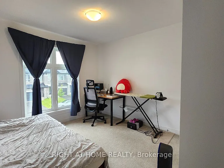 212 Trumpeter Grv — Photo 22