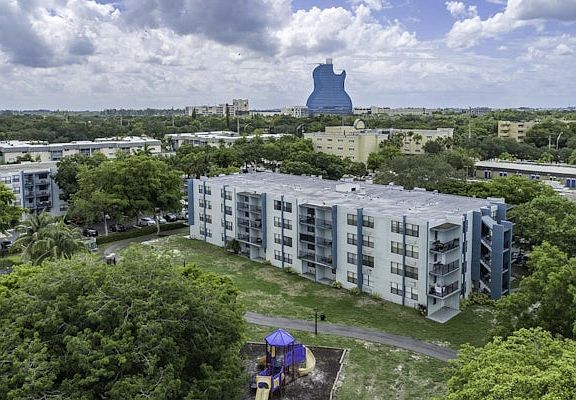 2nd image of 4000 N 56th Ave #4-204