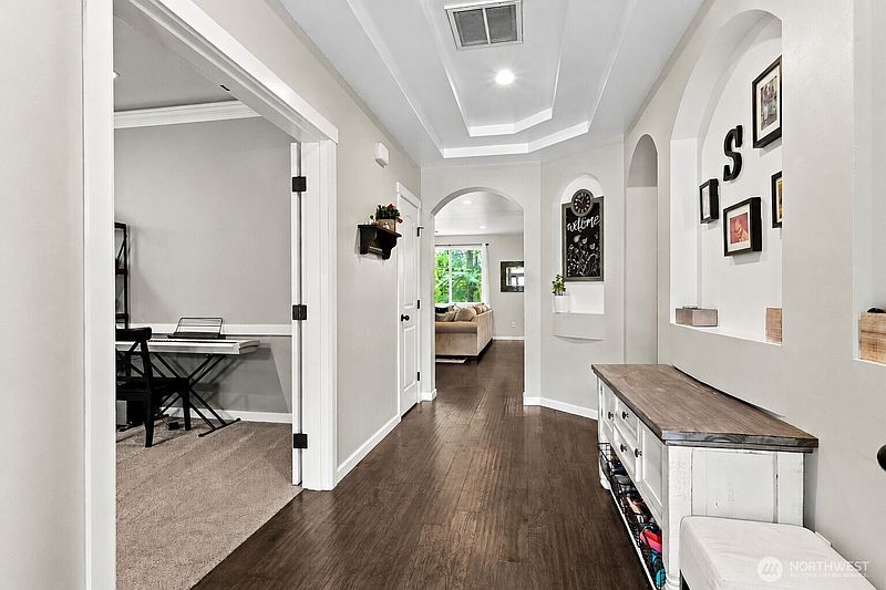 3rd image of 14117 Parkview Drive E