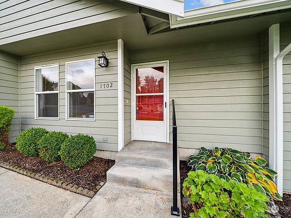 3rd image of 1702 34th Ave Court SW