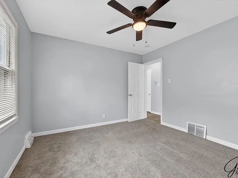 16212 Maddelein St — Photo 14