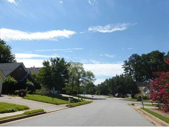 3rd image of 605 Ashford Cove Dr