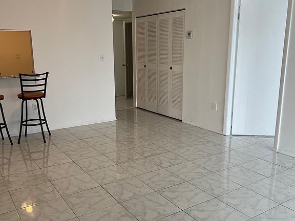 4th image of 16751 NE 9th Ave APT 204