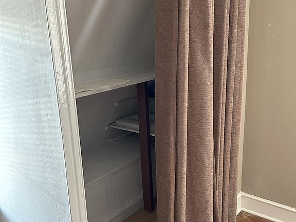 5th image of 2805 W Queen Ln APT 3F