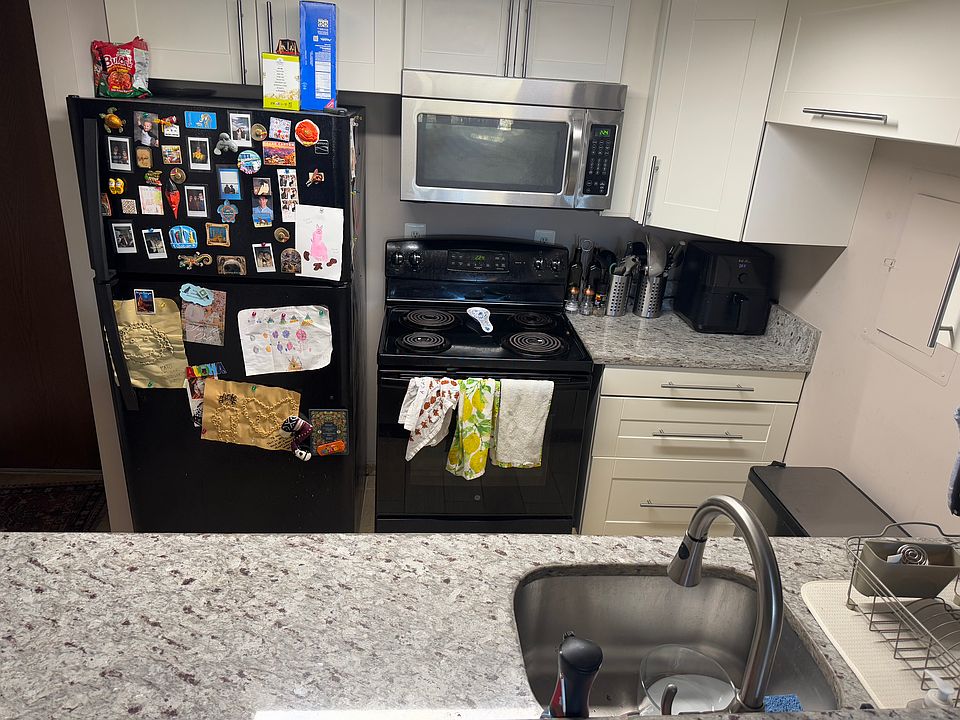 Kitchen (picture taken from the living room/dining room; front door is visible on the left). Electric range.