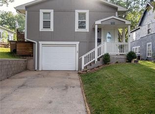 924 S 6th St, Atchison, KS 66002