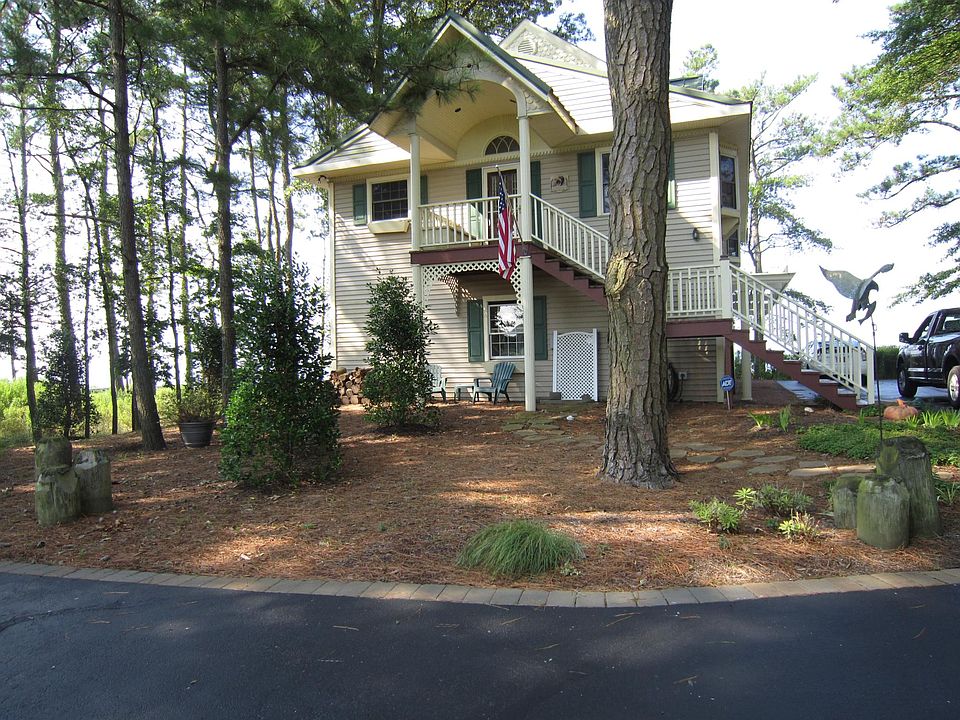 Front of Carriage House from private road