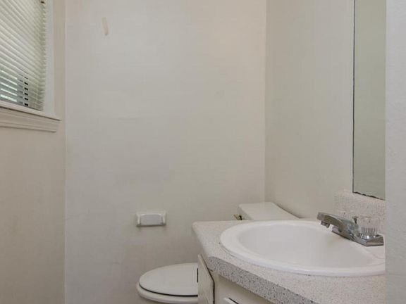 5th image of 2008 Farley Pl