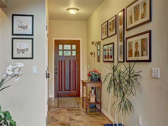 4th image of 10539 NE Misty Glen Way