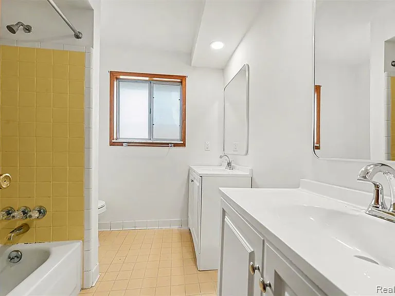 35656 Saxony Dr — Photo 27