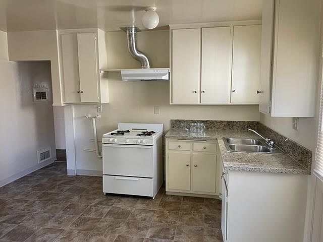 2nd image of 25044 1/2 Walnut St
