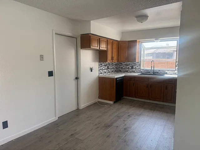 1602 Beverly Ave — Photo 6