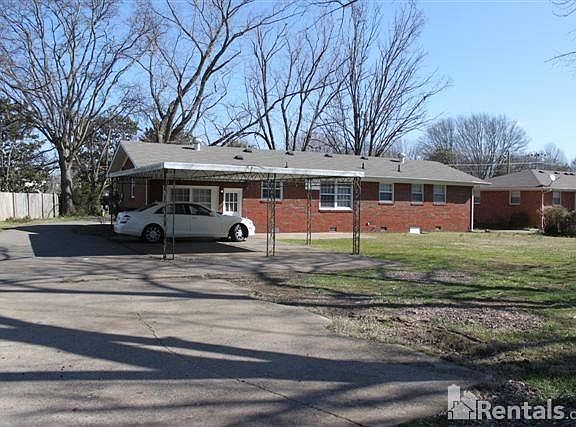 2nd image of 814 Bradyville Pike