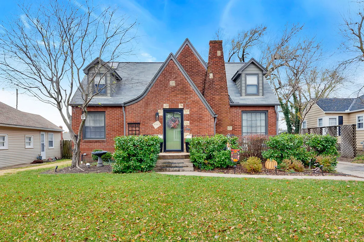 Building Photo - 427 N Battin Ave