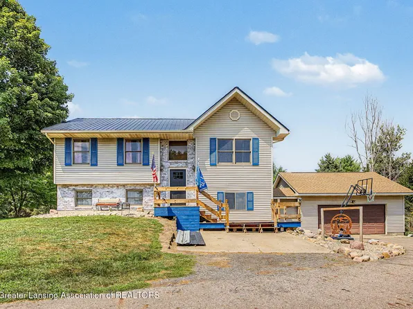 2860 W Vermontville Hwy, Charlotte, MI 48813
