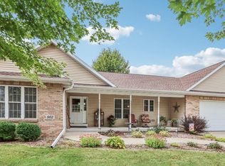 902 Mack Ln, Deforest, WI 53532