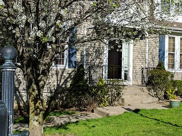 63 Belle Fair Rd, Pt Chester, NY 10573