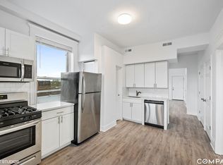 2331 W Superior St APT 1R, Chicago, IL 60612