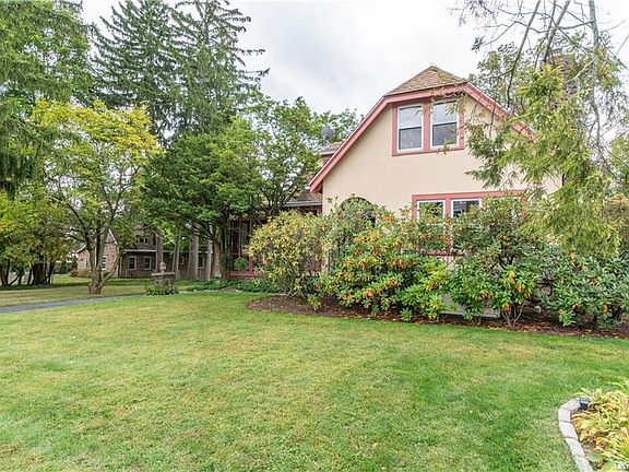 4th image of 11 Brookside Ave