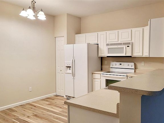 5th image of 4873 Heritage Heights Cir