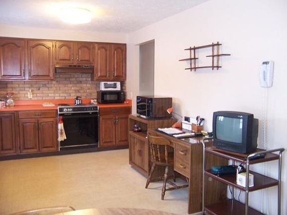 4th image of 136 Gary Dr