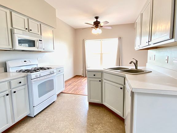 4th image of 2430 Oak Tree Ln