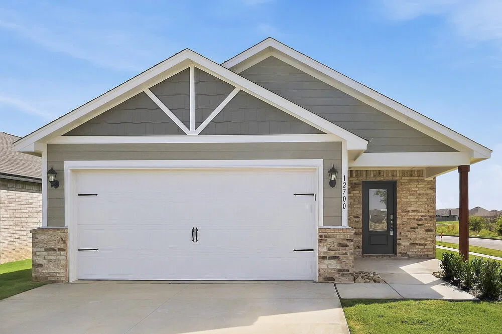 3 bed, 2.0 bath, 1642 sqft, $1,815 — Photo 1