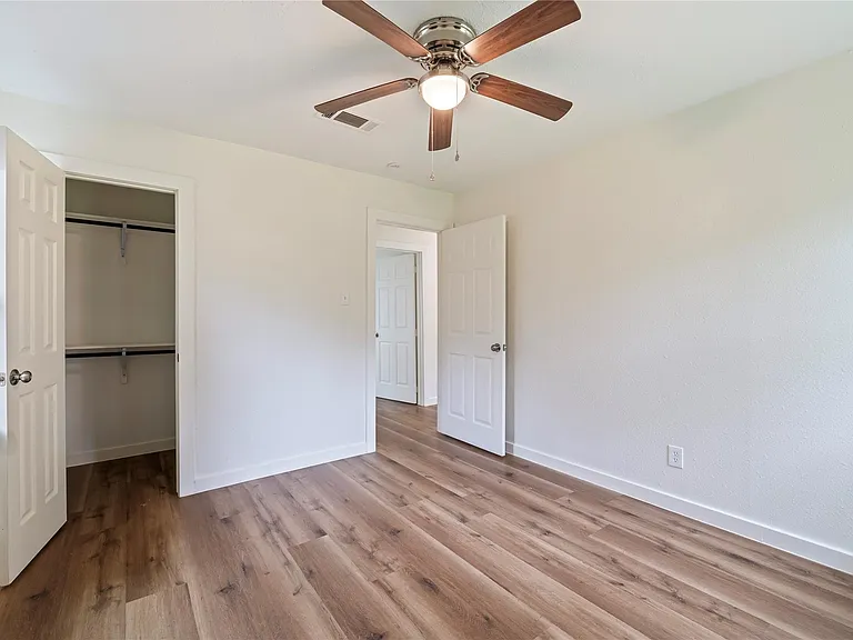 504 Burke Rd — Photo 10