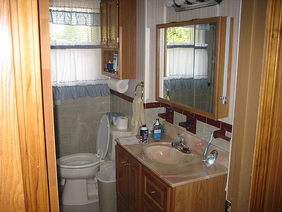 4th image of 52415 East Dr