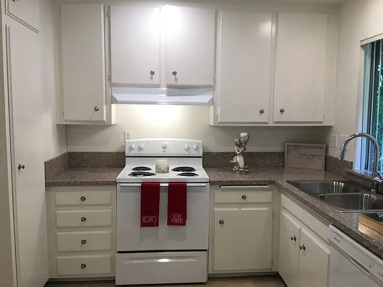 Woodside Garden Apartments — Photo 13