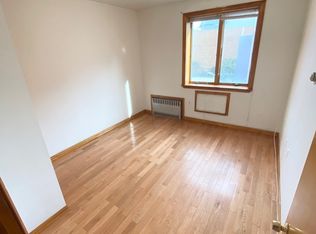 209 Woodpoint Rd #2R, Brooklyn, NY 11211