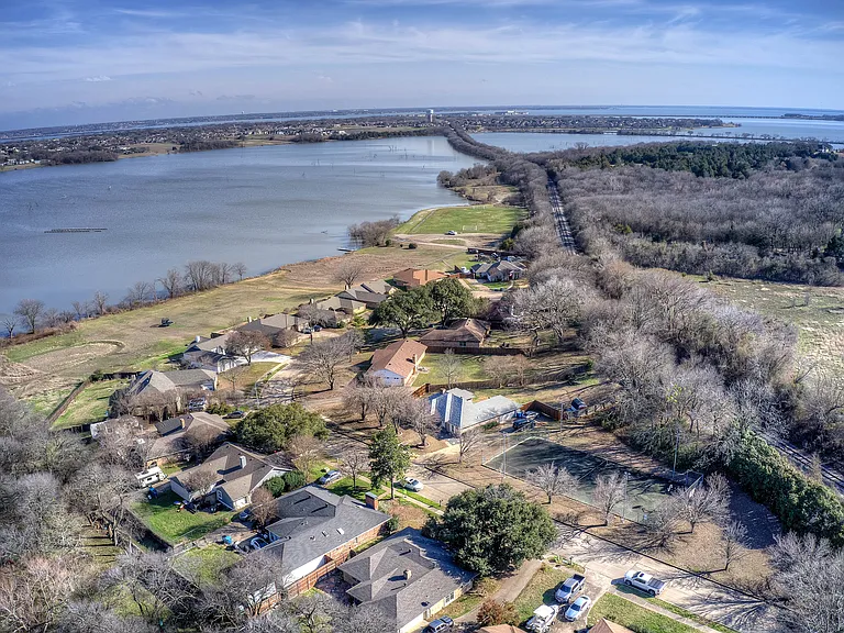 4804 Edgewater Dr — Photo 49
