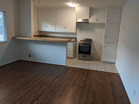 2nd image of 2320 Pacific Ave APT 6