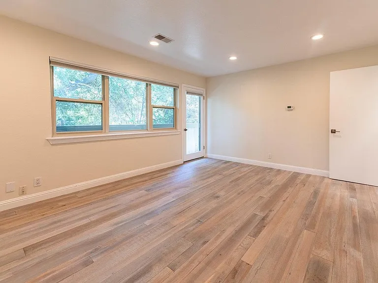 315 Poe St — Photo 14