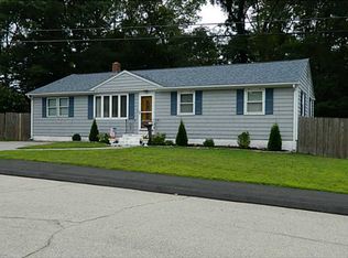 111 Pembroke Ln, Coventry, RI 02816